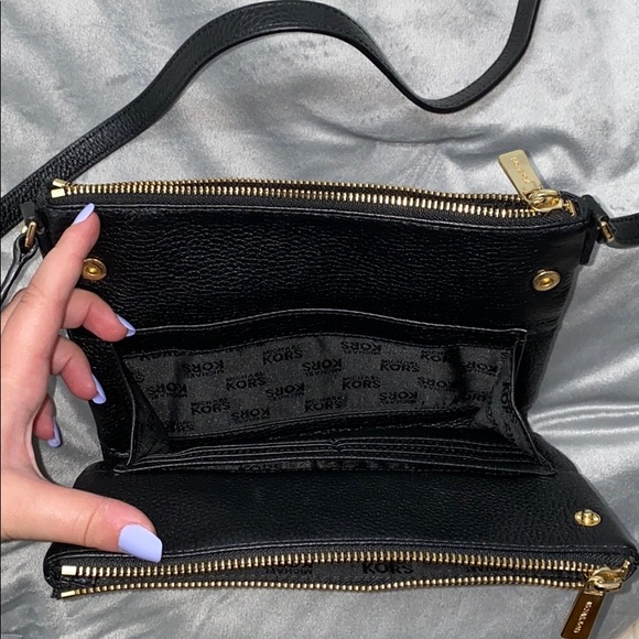 Black Michael Kors crossbody - Picture 3 of 6